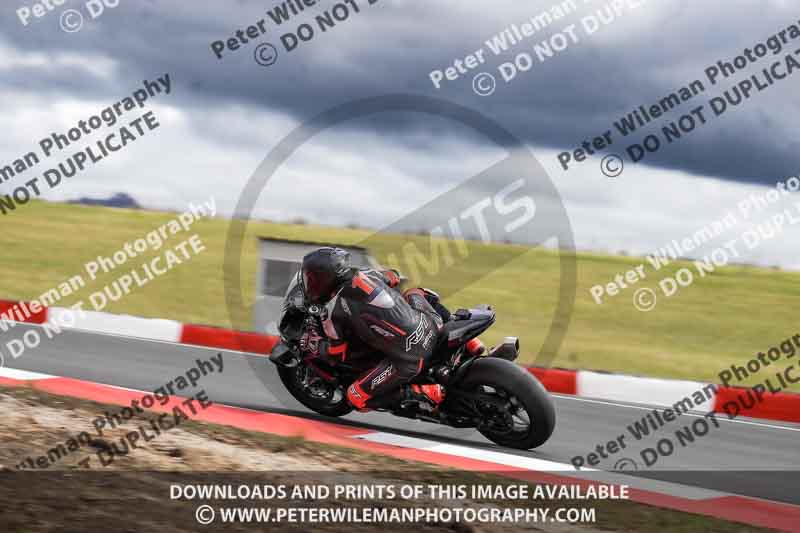 cadwell no limits trackday;cadwell park;cadwell park photographs;cadwell trackday photographs;enduro digital images;event digital images;eventdigitalimages;navarra;no limits trackdays;peter wileman photography;racing digital images;trackday digital images;trackday photos